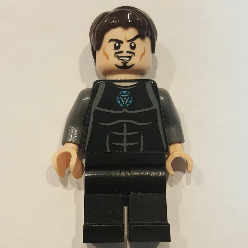 Tony Stark in Black Shirt with Chest Arc Reac… — minifigurine LEGO | Brick Broker
