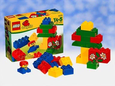Dans le même style que le LEGO Jardin fleuri de Sarah (2275-1) | Brick Broker