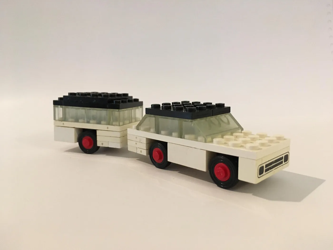 LEGO 623 Voiture blanche et camping-car - prix | Brick Broker