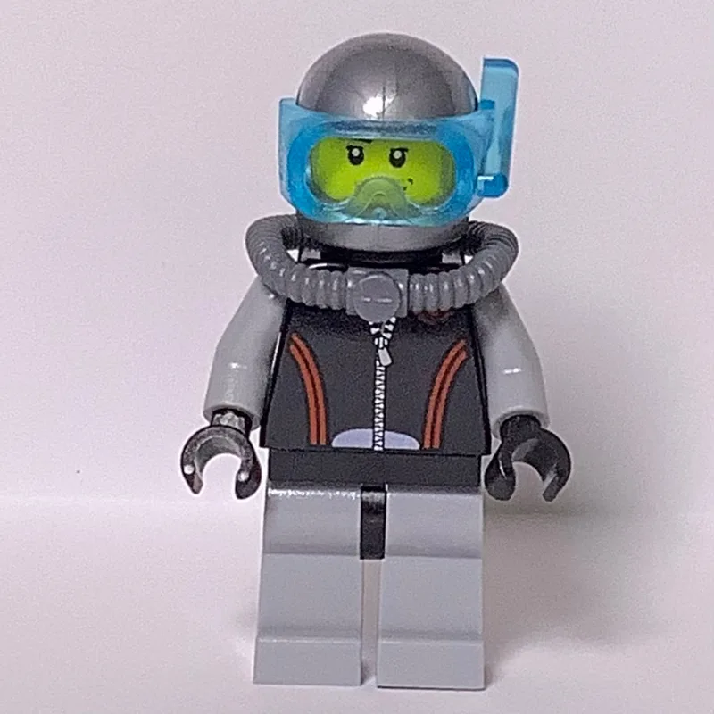 Diver, Black and Gray Wetsuit, Helmet with Ma… — minifigurine LEGO | Brick Broker