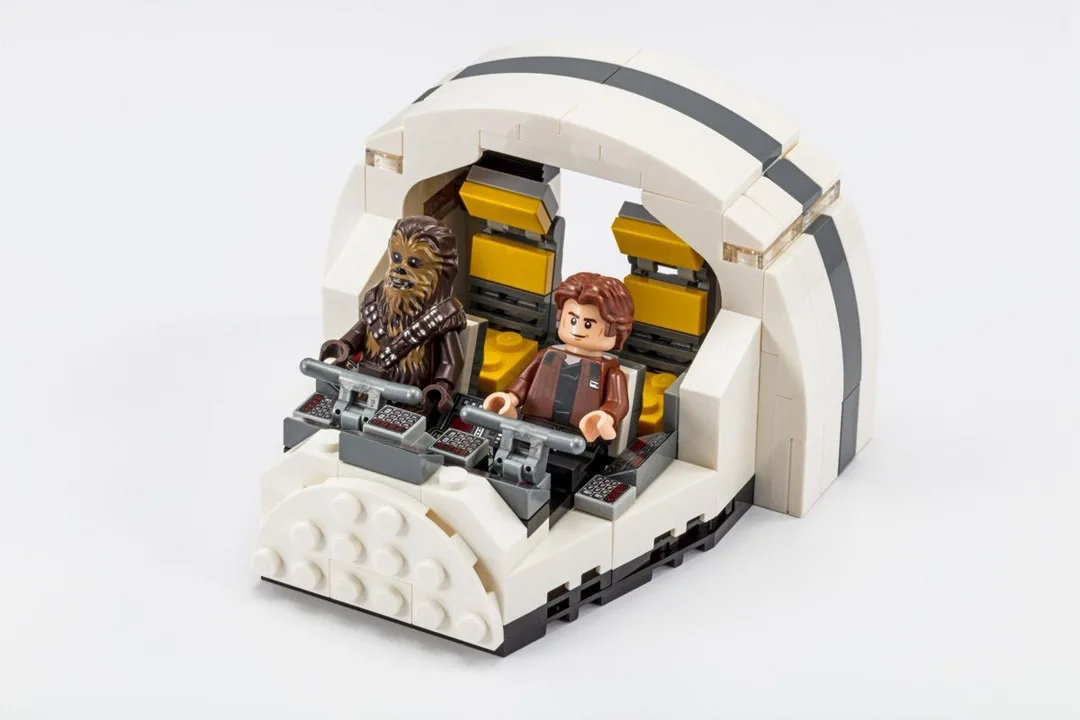 LEGO 75512 Cockpit du Faucon Millénaire - prix | Brick Broker