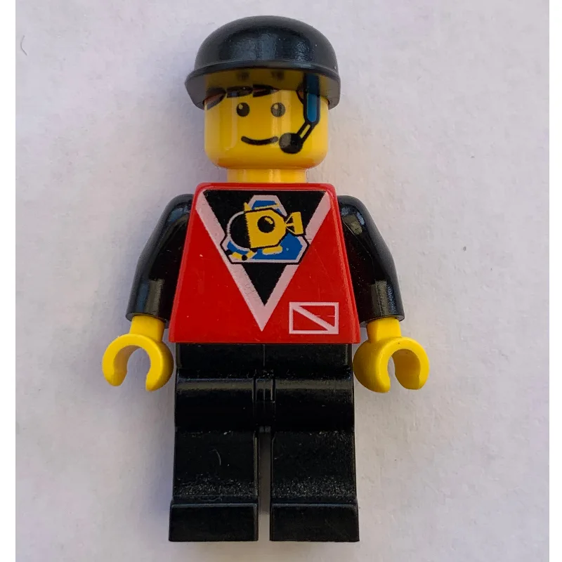 Marine Explorer, Red Shirt with Divers Logo,… — minifigurine LEGO | Brick Broker