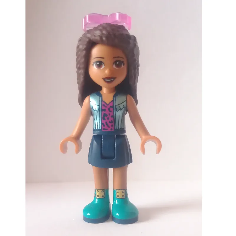 Andrea - Silver Jacket, Dark Blue Skirt, Sung… — minifigurine LEGO | Brick Broker