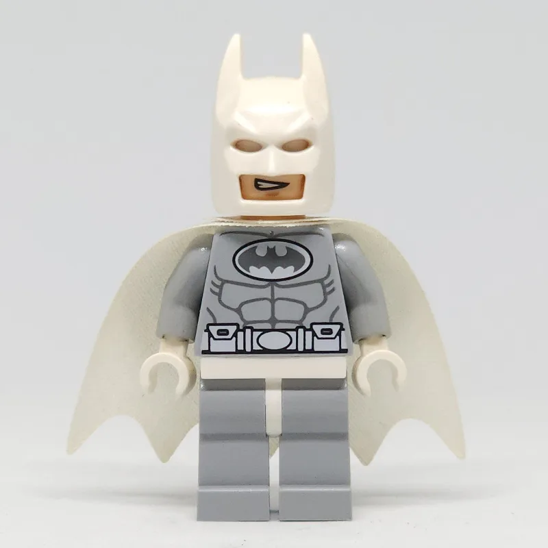 Batman, Light Bluish Gray Suit, White Cape an… — minifigurine LEGO | Brick Broker