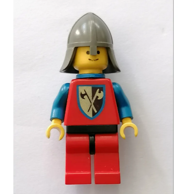 Knight (Crusader Axe) - Red Legs, Plastic Cape — minifigurine LEGO | Brick Broker