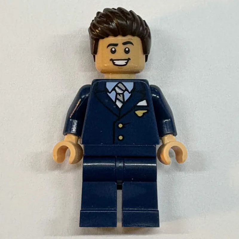Pan Am Pilot, Dark Blue Uniform — dans quels sets LEGO ? (fig-017532) | Brick Broker
