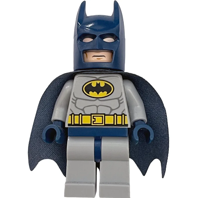 Batman, Light Bluish Gray Suit, Dark Blue Cap… — minifigurine LEGO | Brick Broker