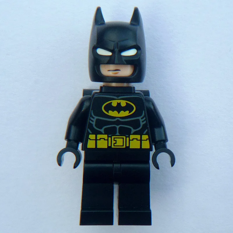 Batman, Black Suit, Black Cowl, Black Backpack — minifigurine LEGO | Brick Broker