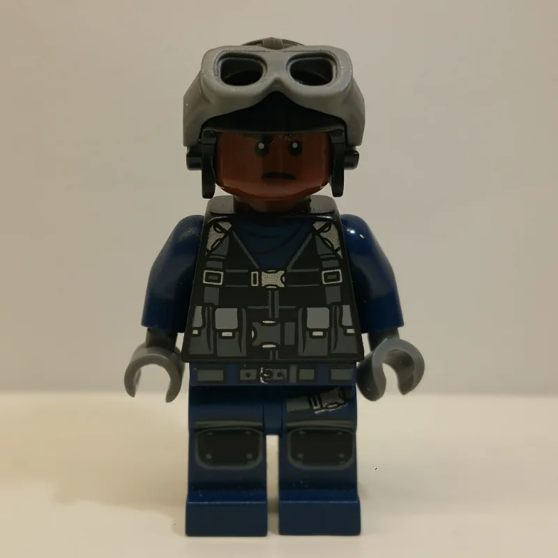 Guard in Helmet with Goggles — dans quels sets LEGO ? (fig-006018) | Brick Broker