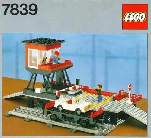 LEGO 7839 Dépôt de transport de voitures - prix | Brick Broker