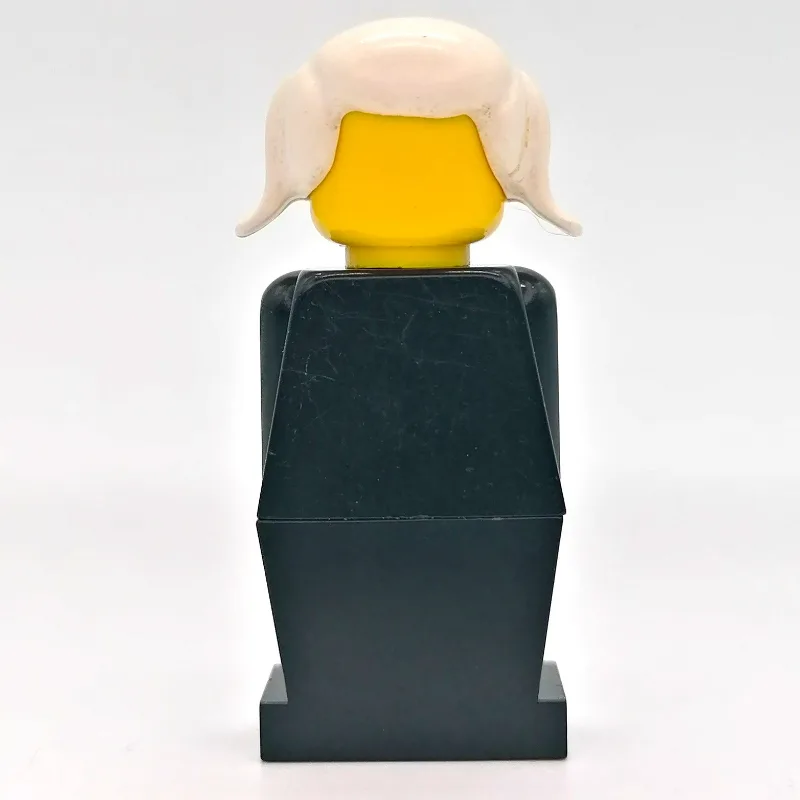 LEGOLAND Female, Black Torso, Black Legs, Whi… — minifigurine LEGO | Brick Broker