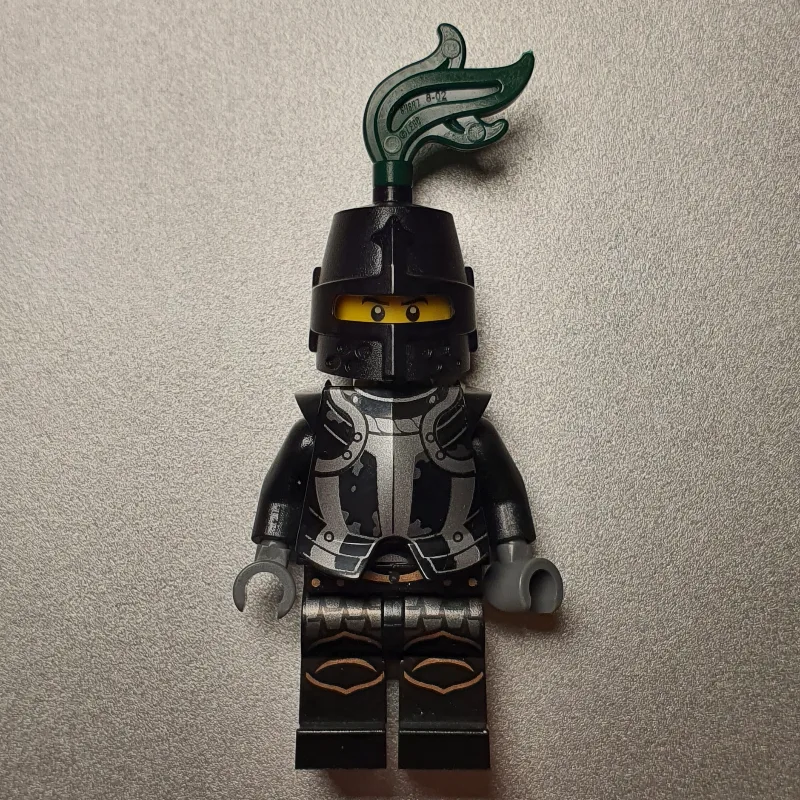 Falcon Knight, Armor, Helmet with Dark Green… — minifigurine LEGO | Brick Broker