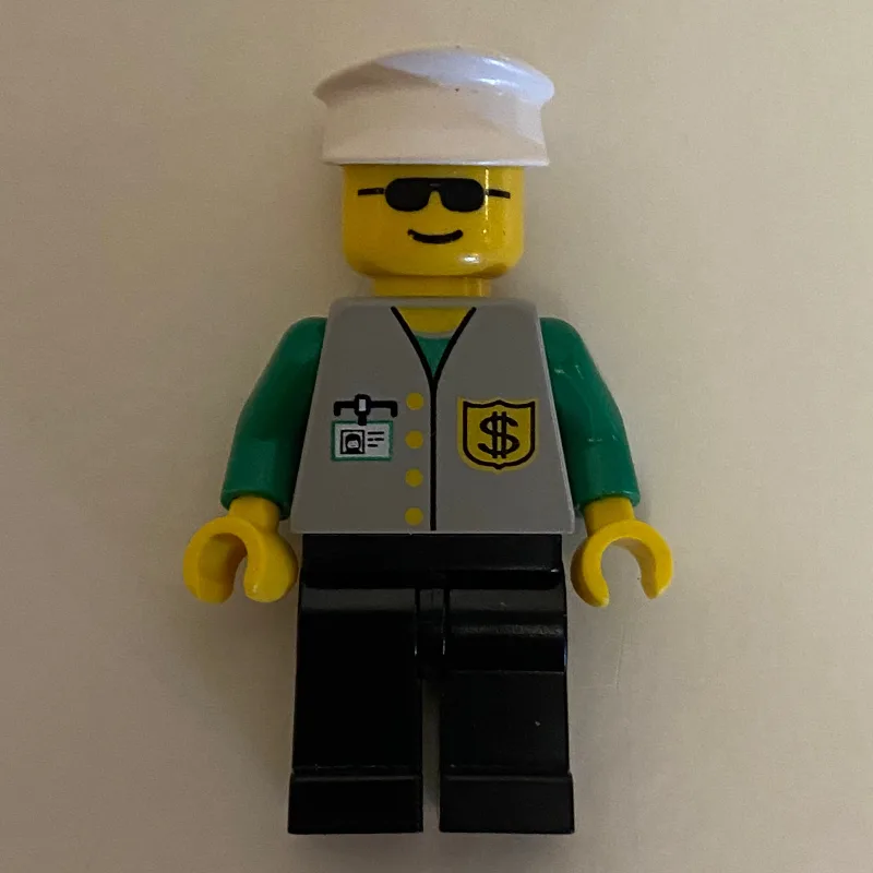 Banker, Light Gray Vest with Badge and ID Bad… — minifigurine LEGO | Brick Broker