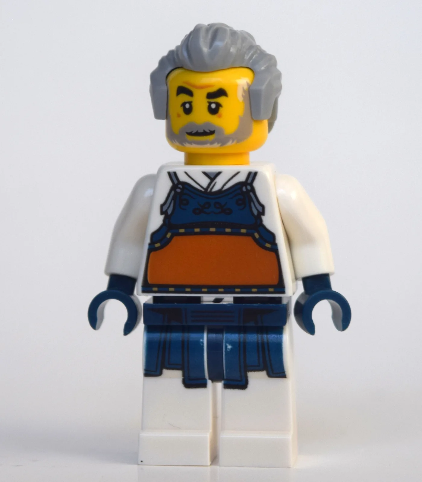 Man, Kendo Armor, Light Bluish Gray Hair and… — minifigurine LEGO | Brick Broker