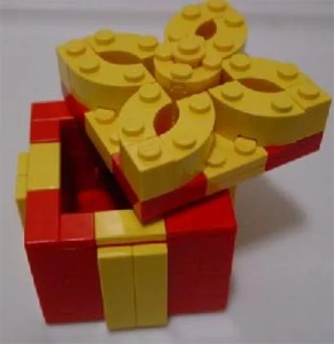 Boîte cadeau de fêtes (Boîte rouge, Bordure jaune avec couvercle amovible) (Legoland California) (LLCA07-1) - prix | Brick Broker