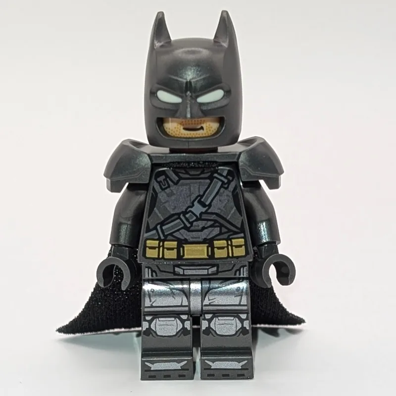 Batman, Pearl Titanium Suit, Black Cape (Synd… — minifigurine LEGO | Brick Broker