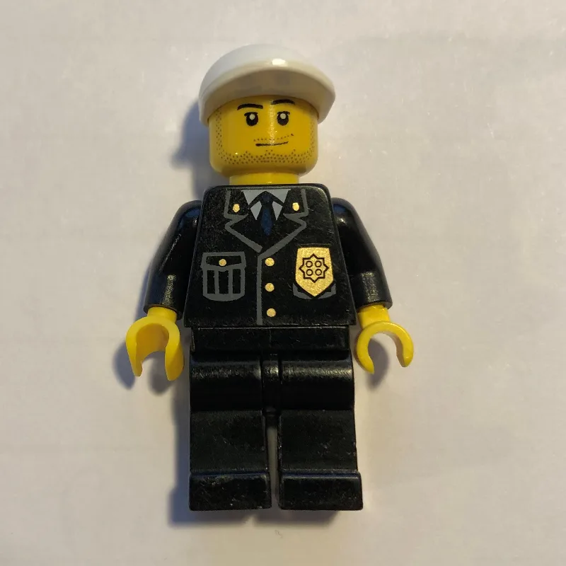 Policeman, Black Suit with Badge, White Cap,… — minifigurine LEGO | Brick Broker