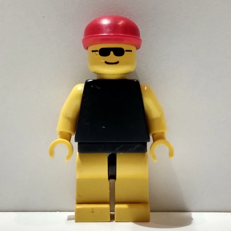 Man - Black Shirt, Yellow Legs, Red Cap — minifigurine LEGO | Brick Broker