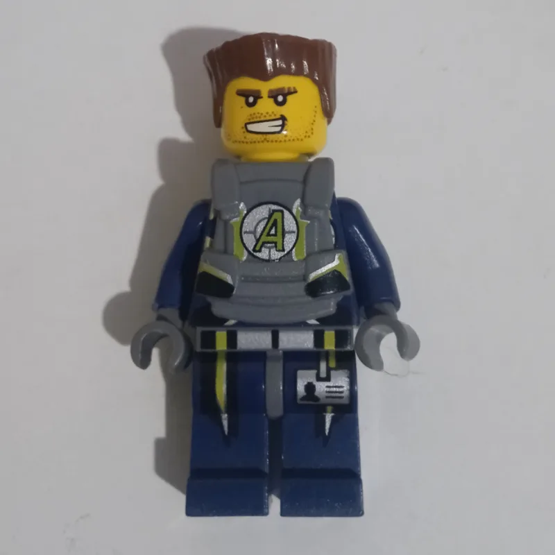 Agent Charge with Armor, 3626b Head — dans quels sets LEGO ? (fig-003381) | Brick Broker