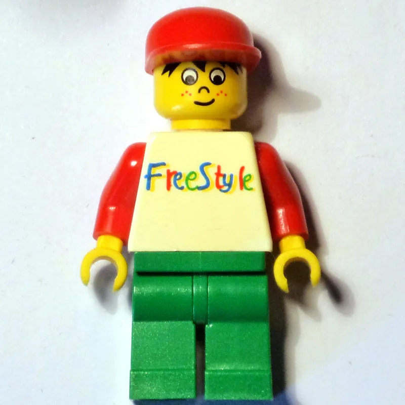 White Torso, Freestyle, Green Legs, Red Cap — minifigurine LEGO | Brick Broker