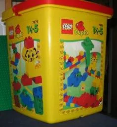 Dans le même style que le LEGO Grand seau (7975-1) | Brick Broker