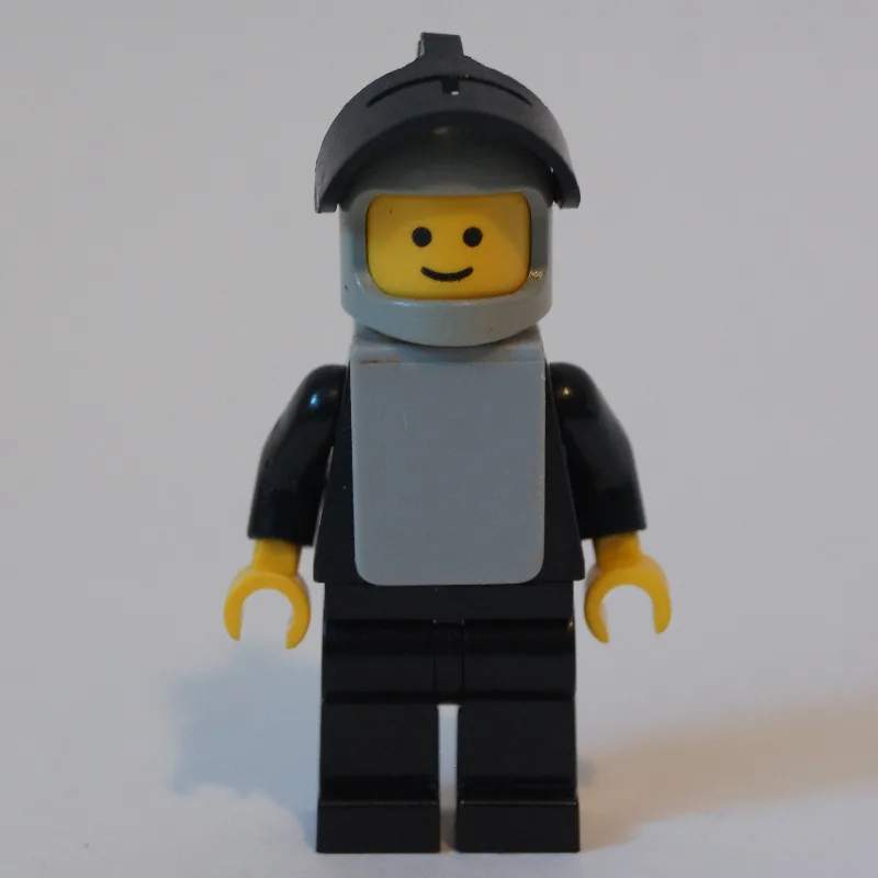 Knight (Yellow Castle) - Black with Visor — minifigurine LEGO | Brick Broker