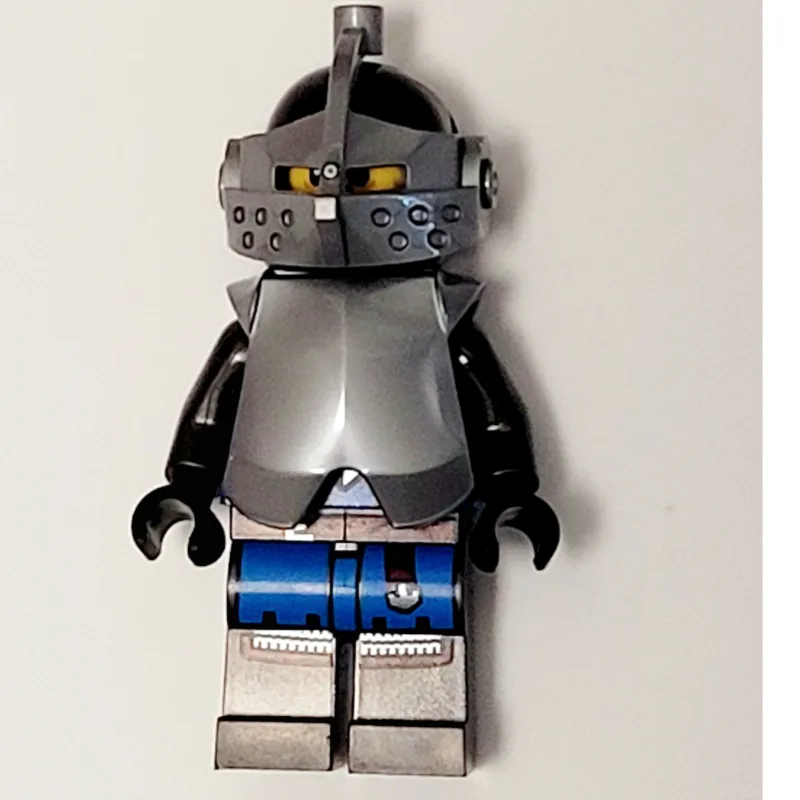 Mountain Fortress Black Falcon Soldier - Helm… — minifigurine LEGO | Brick Broker