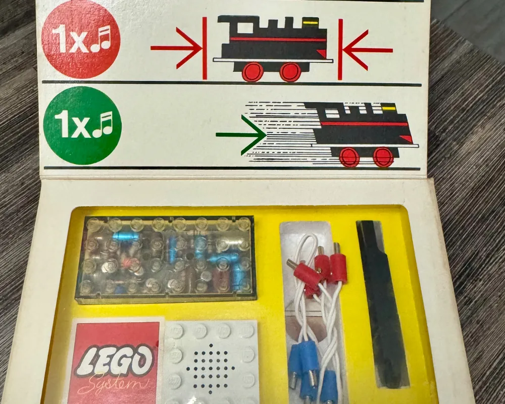 LEGO Unité de commande électronique (Marche avant - Arrêt) (139A-1) - prix | Brick Broker
