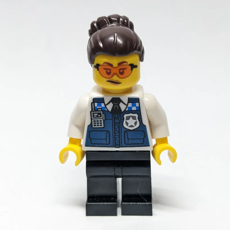 Gracie Goodhart, Dark Blue Police Vest, Dark… — minifigurine LEGO | Brick Broker