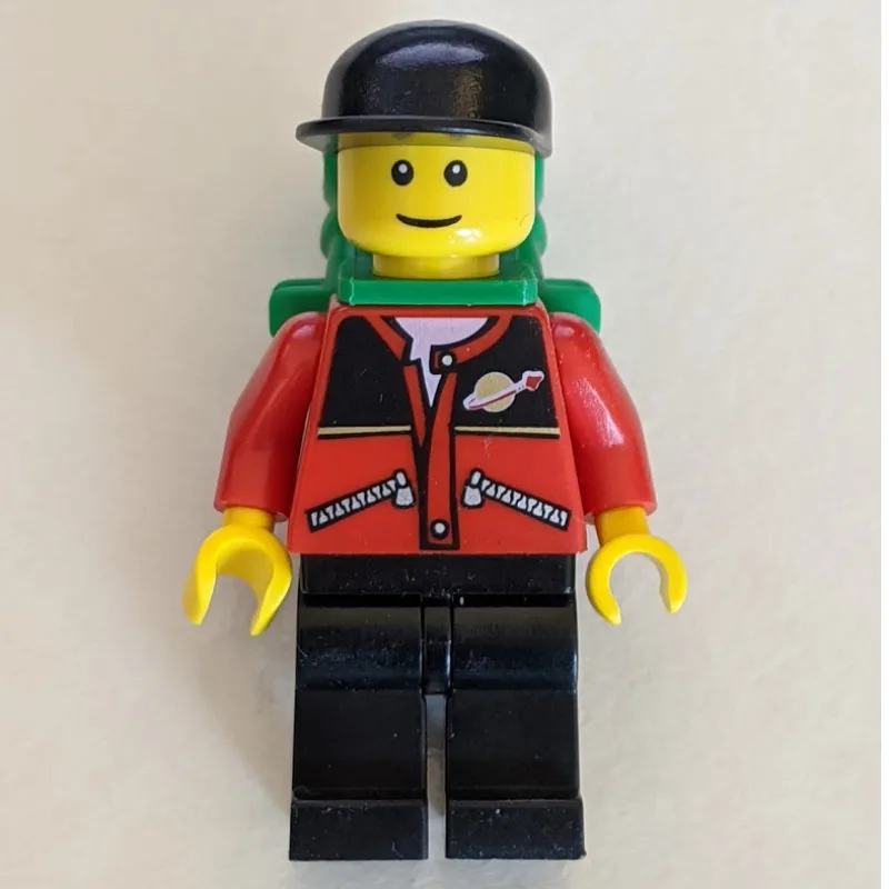 Man - Red Jacket, Black Legs, Black Cap, Gree… — minifigurine LEGO | Brick Broker