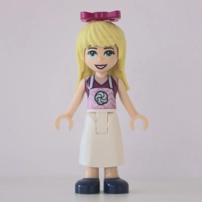 Stephanie - Magenta Top, White Apron — dans quels sets LEGO ? (fig-008977) | Brick Broker