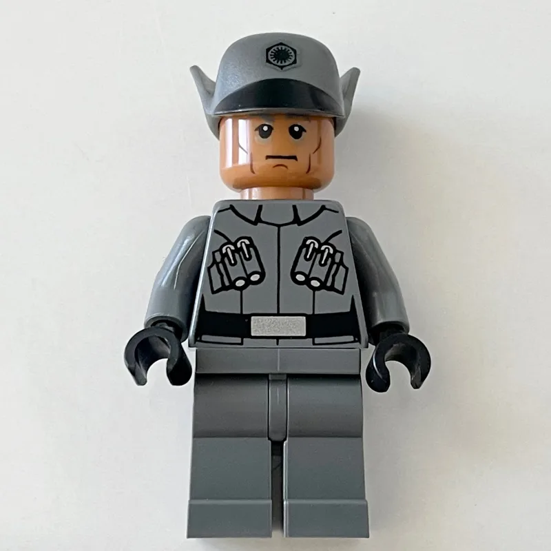 First Order Officer / Lieutenant / Captain, M… — minifigurine LEGO | Brick Broker