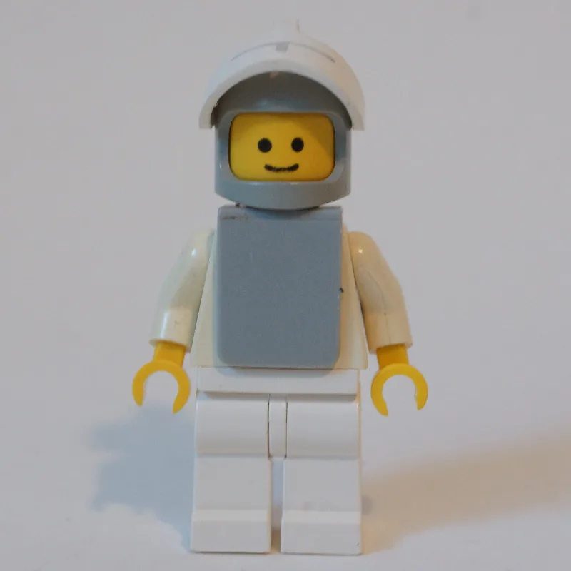 Knight (Yellow Castle) - White with Visor — minifigurine LEGO | Brick Broker