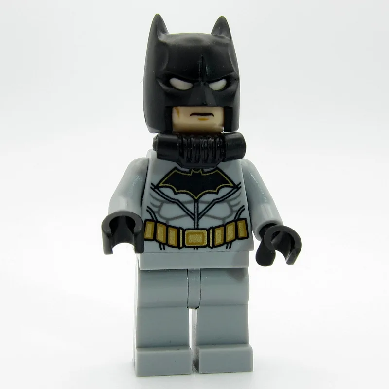 Batman, Light Bluish Gray Suit, Black Cowl, B… — minifigurine LEGO | Brick Broker