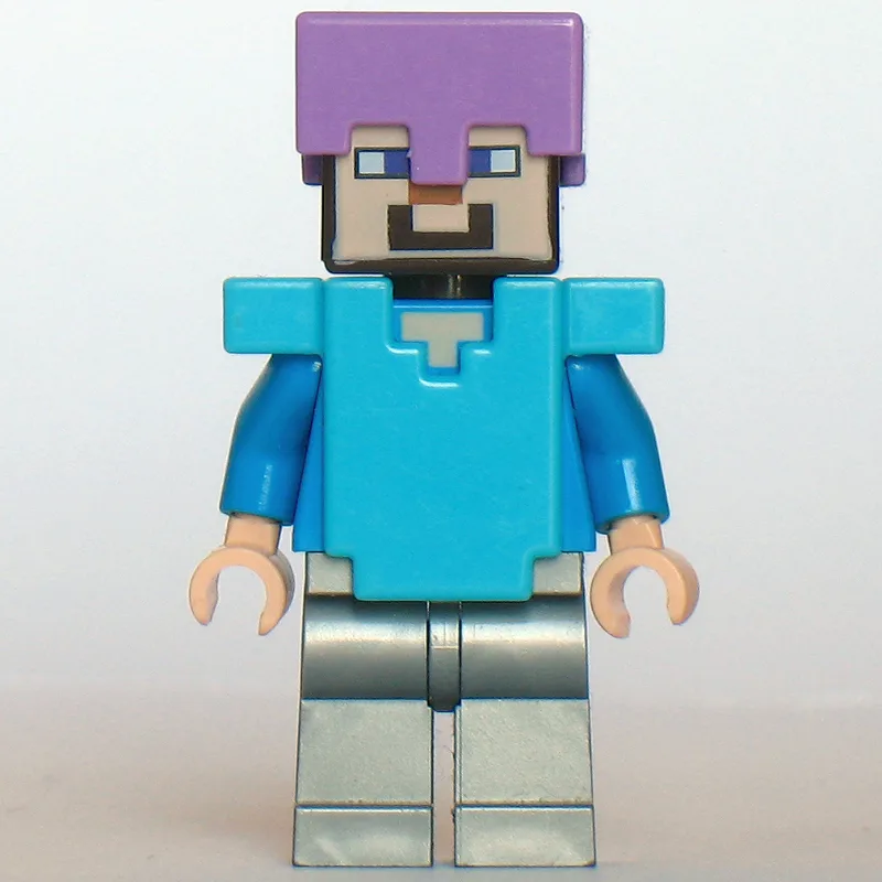 Steve in Medium Lavender Helmet, Medium Azure… — minifigurine LEGO | Brick Broker