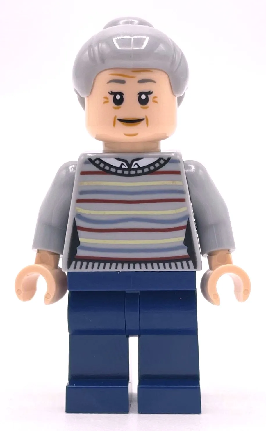 Aunt May, Light Bluish Gray Sweater — dans quels sets LEGO ? (fig-011300) | Brick Broker