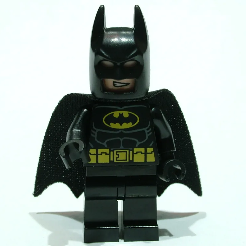 Batman, Black Suit, Black Cape and Cowl, Yell… — minifigurine LEGO | Brick Broker