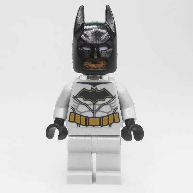 Batman, Light Bluish Gray Suit, Black Cowl, N… — minifigurine LEGO | Brick Broker