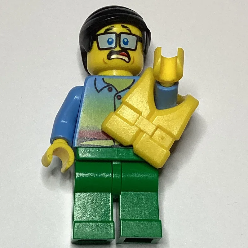 Man, Sunset Shirt with Palm Trees, Green Legs… — minifigurine LEGO | Brick Broker