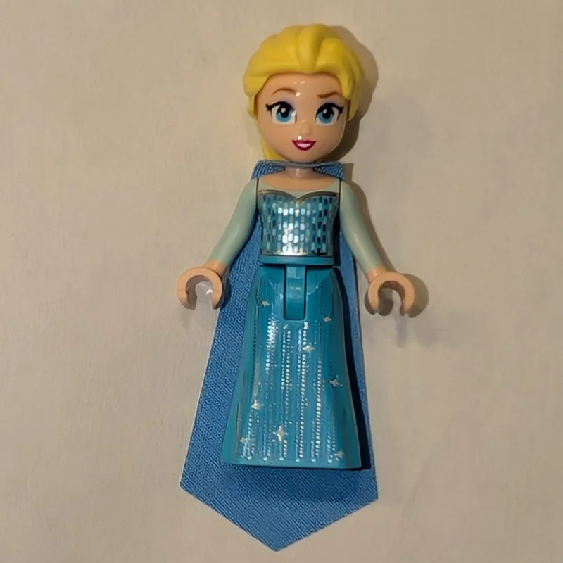 Elsa, Medium Azure Dress, Cape, Big Eyes — minifigurine LEGO | Brick Broker