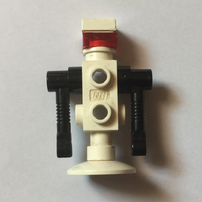 Futuron Droid - Black and White, Trans-Red Eye — minifigurine LEGO | Brick Broker