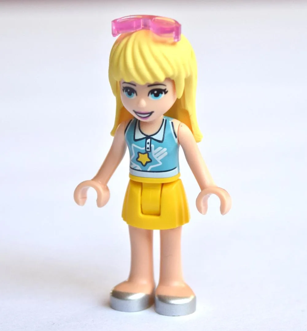 Stephanie - Medium Azure Top, Yellow Skirt — minifigurine LEGO | Brick Broker
