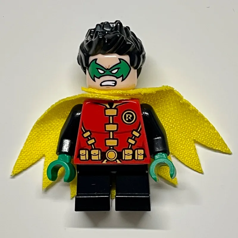 Robin with Green Eyemask and Hands, Short Leg… — minifigurine LEGO | Brick Broker
