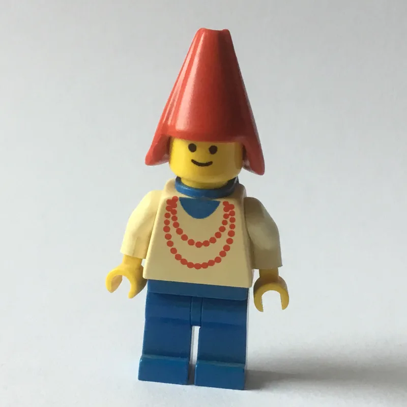 Maiden - Blue Legs, Red Cone Hat, 3626a — minifigurine LEGO | Brick Broker