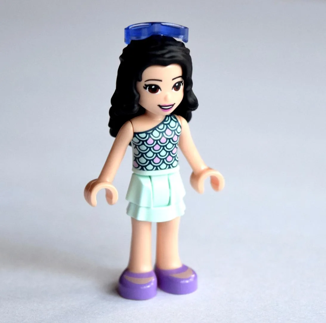 Emma - Light Aqua Top, Light Aqua Skirt — minifigurine LEGO | Brick Broker