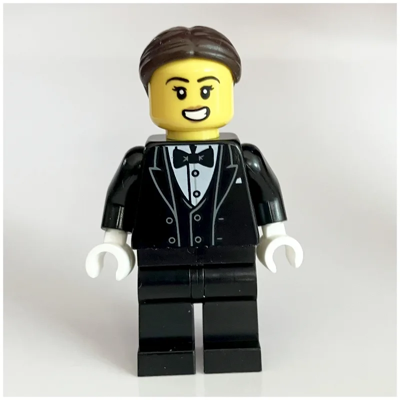 Waiter, Black Tuxedo, Dark Brown Hair — dans quels sets LEGO ? (fig-014477) | Brick Broker