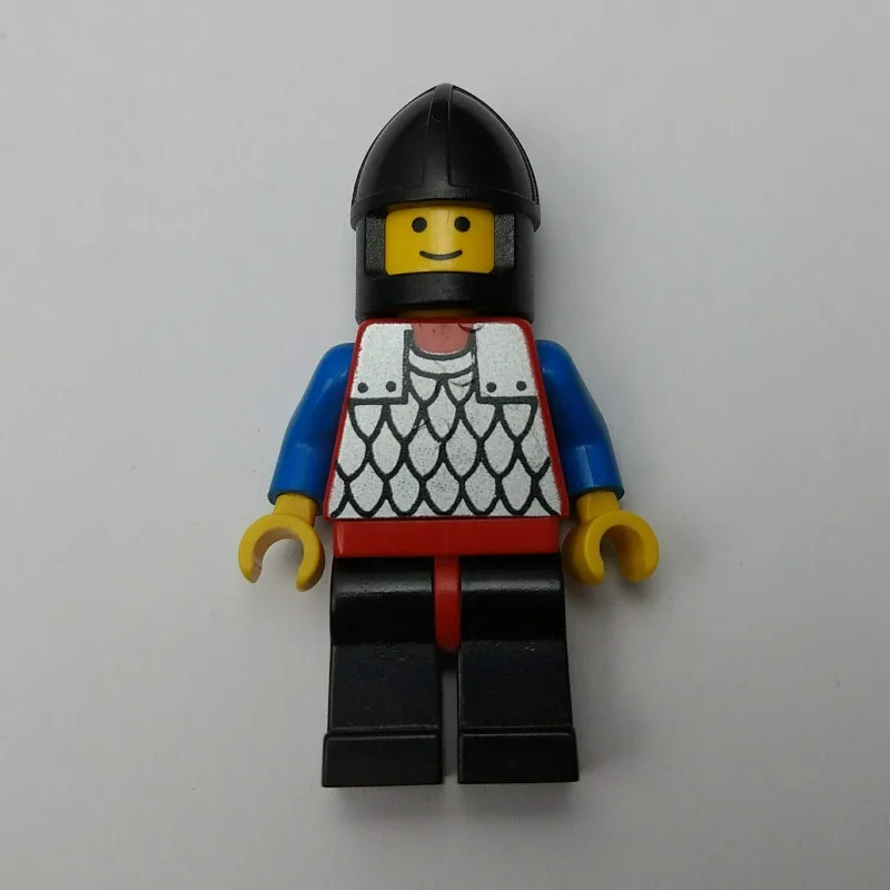 Knight (Scale Mail on Red) - Blue Arms, Black… — minifigurine LEGO | Brick Broker