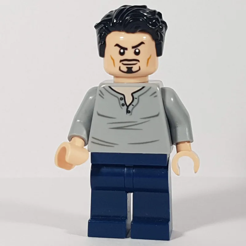 Tony Stark - Light Bluish Grey Shirt — dans quels sets LEGO ? (fig-010278) | Brick Broker