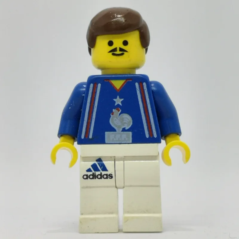 Soccer Player Blue Torso, White Legs 5 — dans quels sets LEGO ? (fig-006777) | Brick Broker