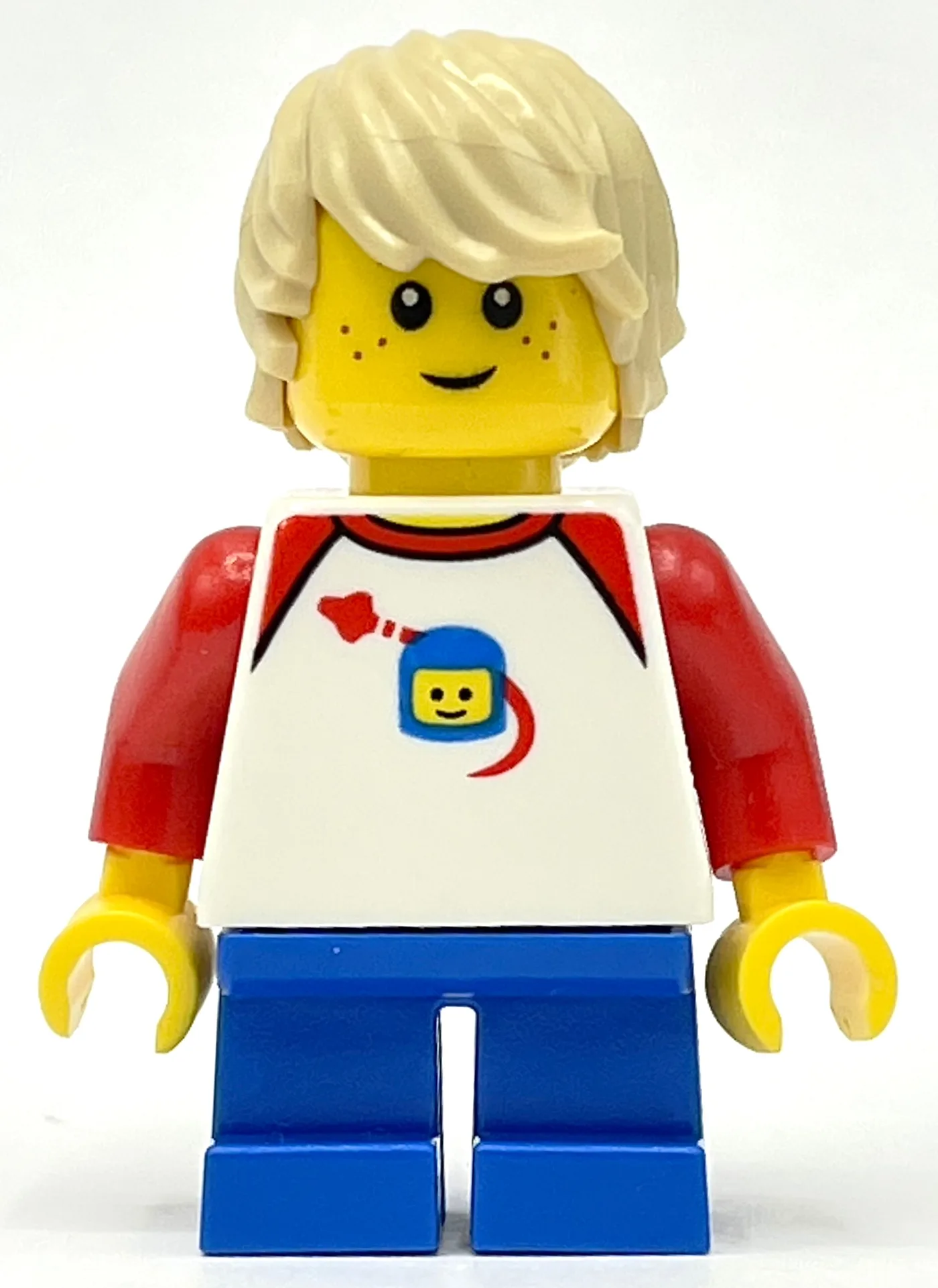Kid, White Torso, Blue Legs, Tan Hair — dans quels sets LEGO ? (fig-008440) | Brick Broker